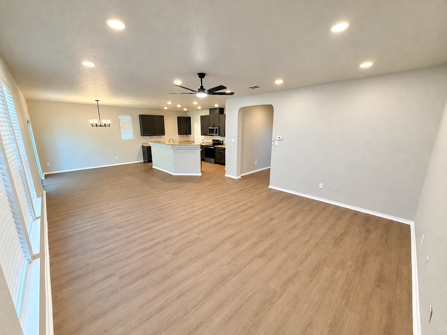 5 bed, 2509 sqft, $2,500 — Photo 3