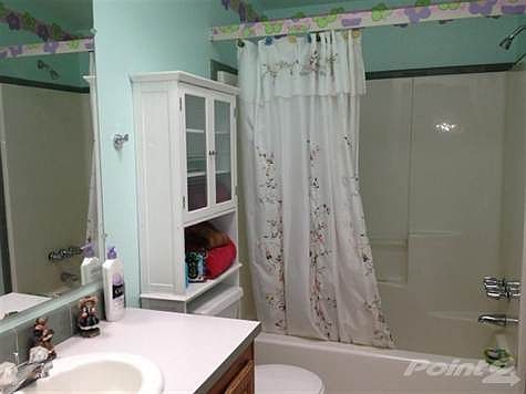 3rd image of 8235 N Porter Ave