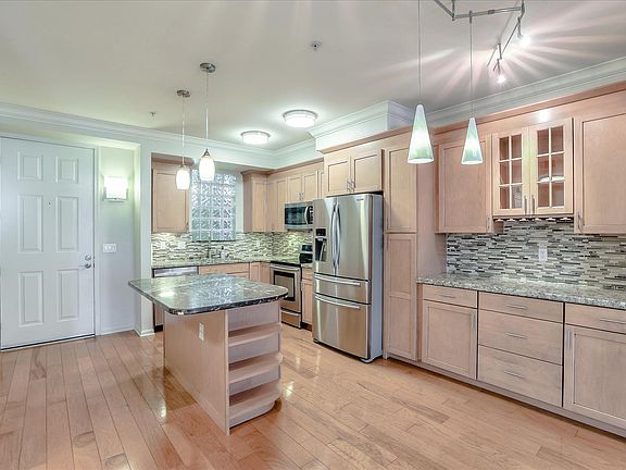 2nd image of 800 N 8th St Unit 200
