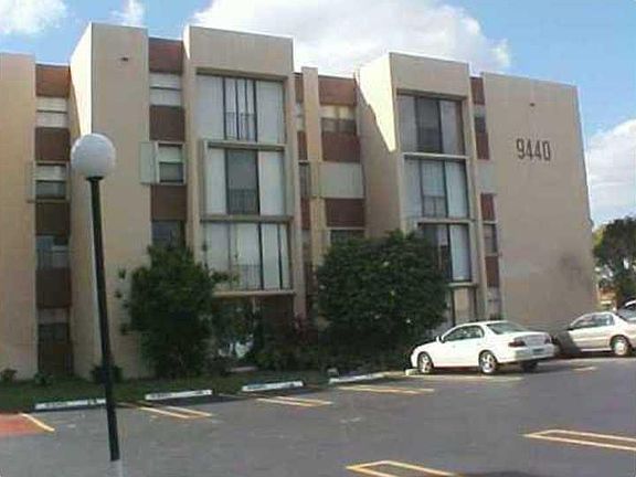 3rd image of 9440 W Flagler St APT 303