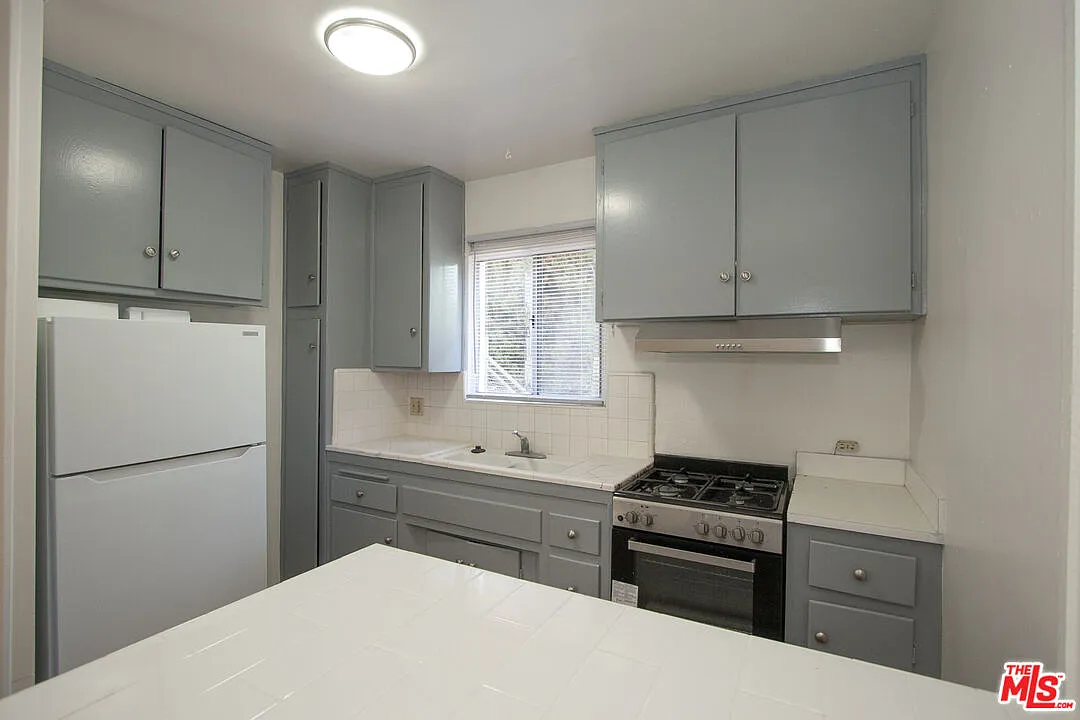 3 bed, 2.0 bath, $3,500 — Photo 3