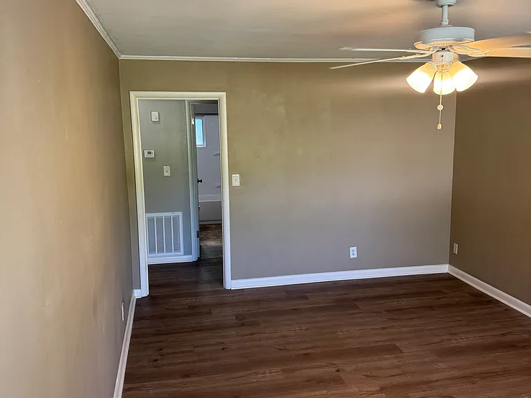4705 Clover Ln — Photo 4