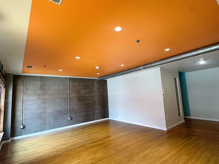 1232 Sarah St — Photo 2