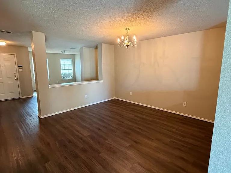 111 Palm Dr — Photo 5