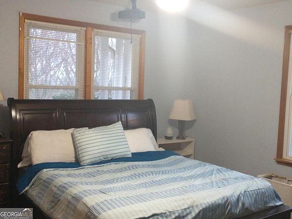 5th image of 1006 Ridge Rd