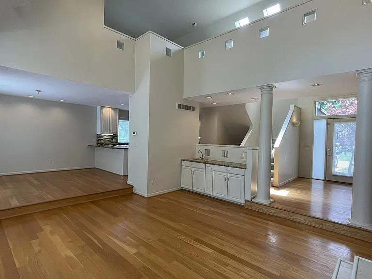 517 Essex Dr — Photo 12