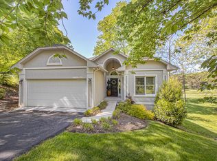 214 Peaks View Dr, Moneta, VA 24121