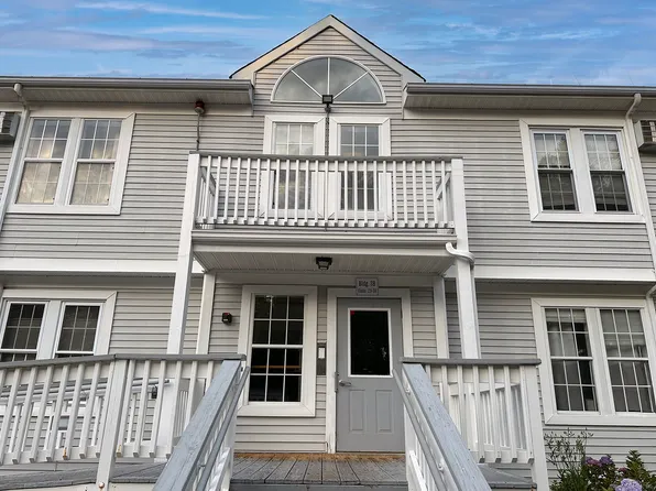 82 Longview Street APT 34, Waterford, CT 06385