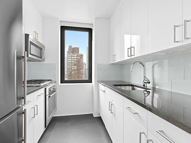 300 E 64th St #25C — Photo 8
