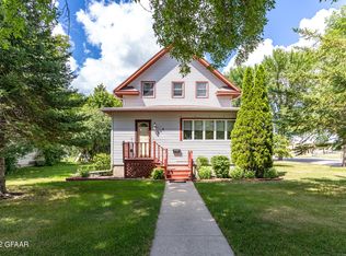 140 3rd St E, Halstad, MN 56548