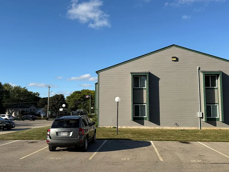 Elkhorn Village Apartments | 1 & 2 Bedroom Apartments in Elkhorn, WI Heat Included — Photo 49