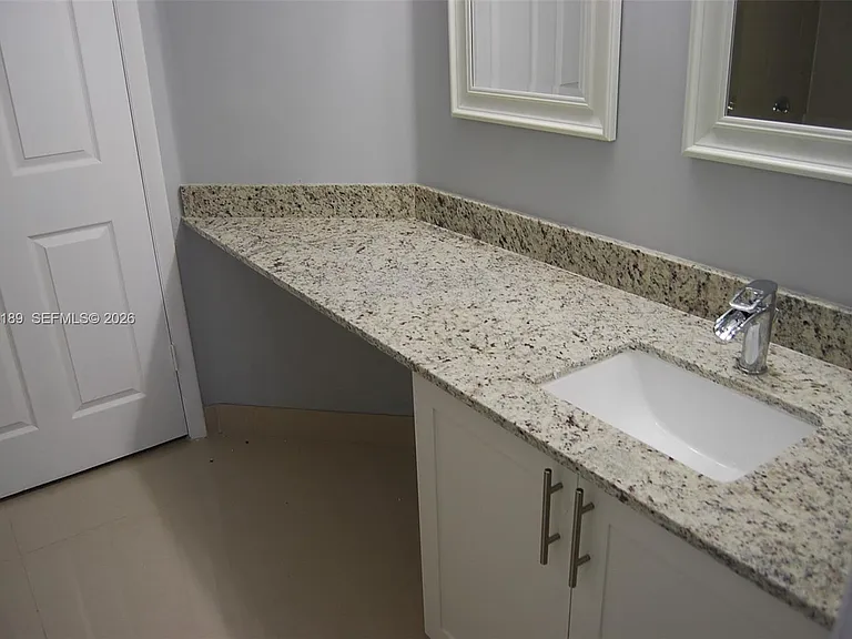 2803 N Oakland Forest Dr #108 — Photo 19