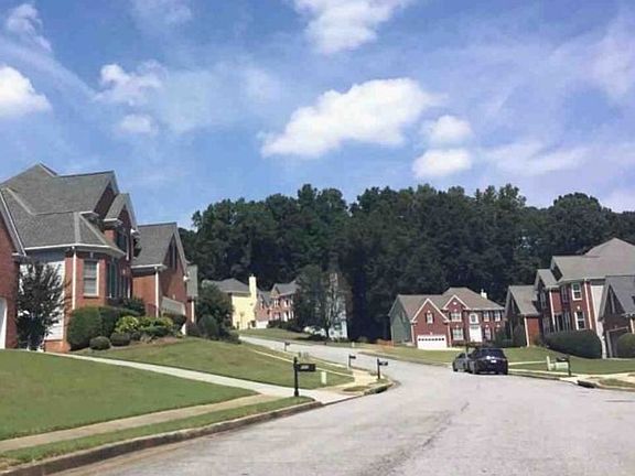 Exterior Neighborhood (street photo)