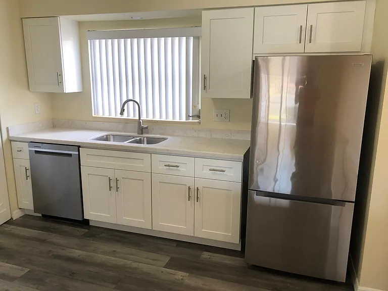 2023 REMODELED KITCHEN | NEW WOODEN SHAKER WHITE SOFT CLOSE CABINETRY COMPLIMENTED WITH NEW SS REFRIGERATOR , HIGH END LOW AUDIBLE DISHWASHER,
LARGE ABOVE SINK WINDOW ALLOWS MORNING LIGHT TO FLOOD YOUR KITCHEN!
BEAUTIFUL HIGH END NEUTRAL QUARTZ COUNTER TO
