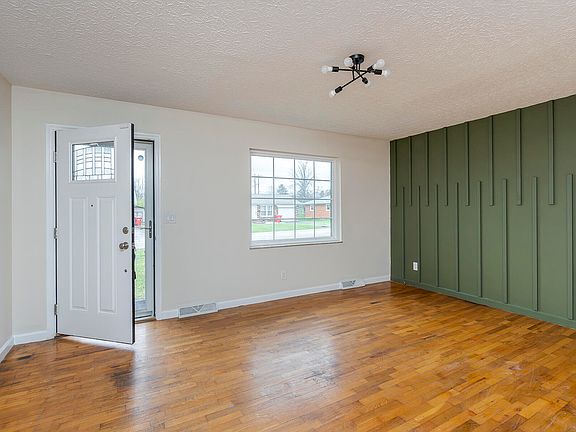 4th image of 211 Spruce Dr