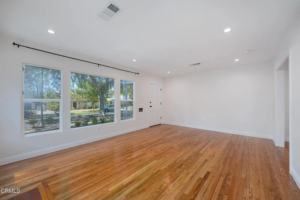 2 bed, 2.0 bath, 1306 sqft, $4,800 — Photo 4