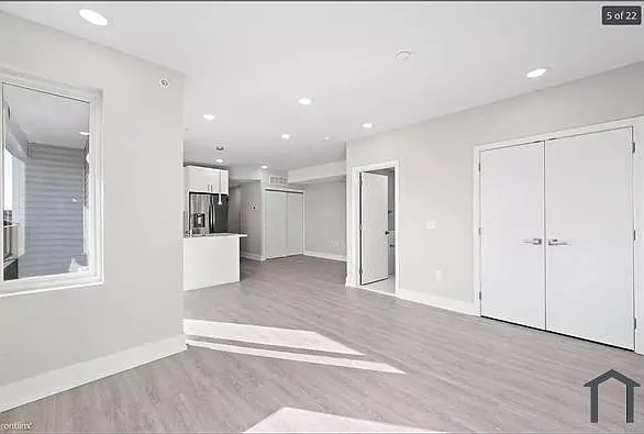 3 bed, $2,200 — Photo 3