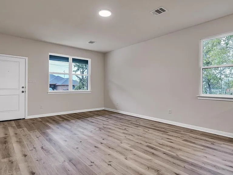 317 W Martin Luther King Dr — Photo 6