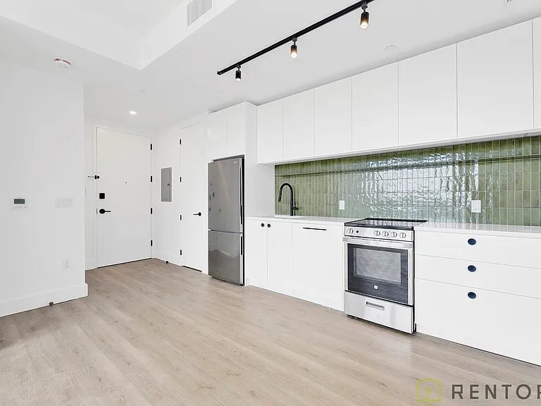 60 Cedar St #17G — Photo 9