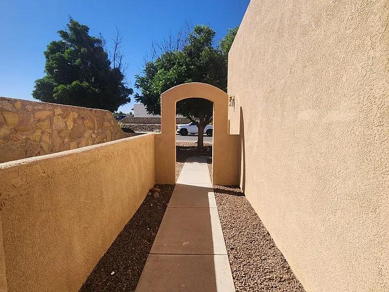 1983 Pinetrail St — Photo 5