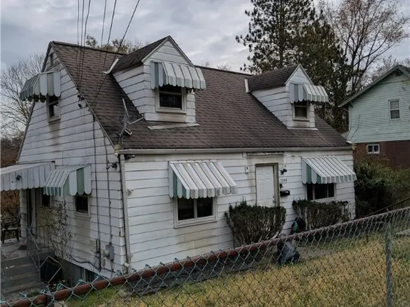 1044 Stoneville St, Pittsburgh, PA 15221