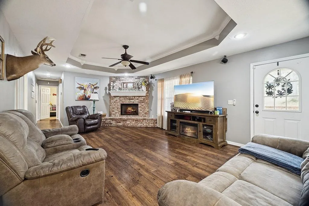 176 Bending Oak — Photo 3