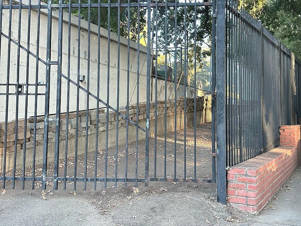 1st image of 2741 Muir Way
