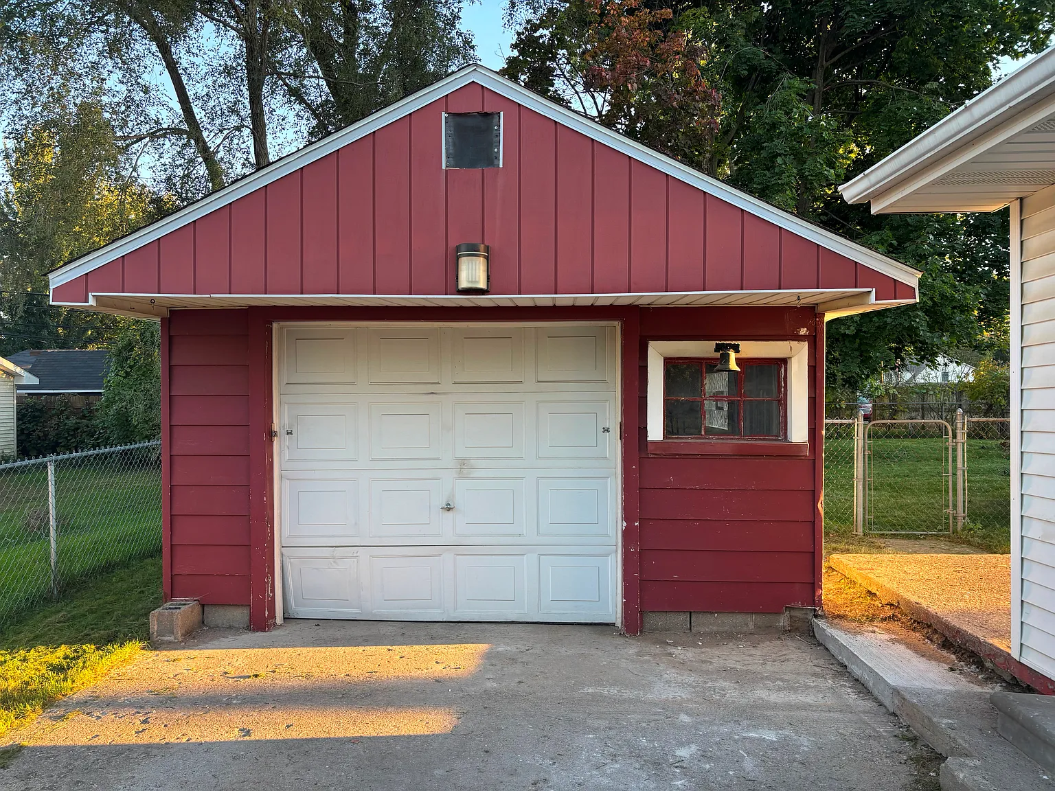 3 bed, 1200 sqft, $2,200 — Photo 2