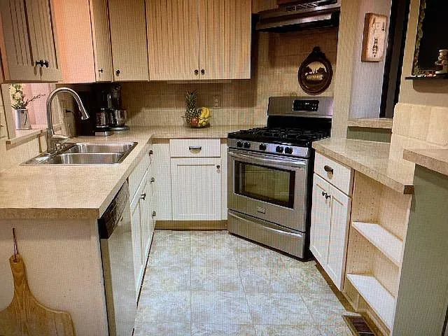 19 Samson Pl — Photo 4
