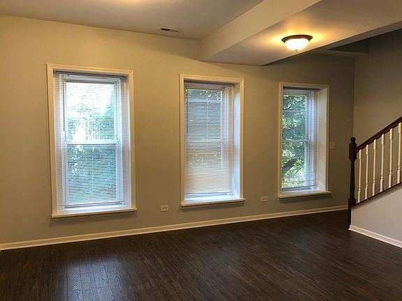 3rd image of 1736 W Melrose St #3