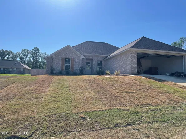 104 Madisonville Dr, Canton, MS 39046