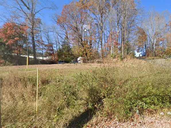 891 E Court St, Marion, NC 28752