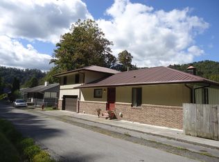 281 Lovers Ln, Welch, WV 24801