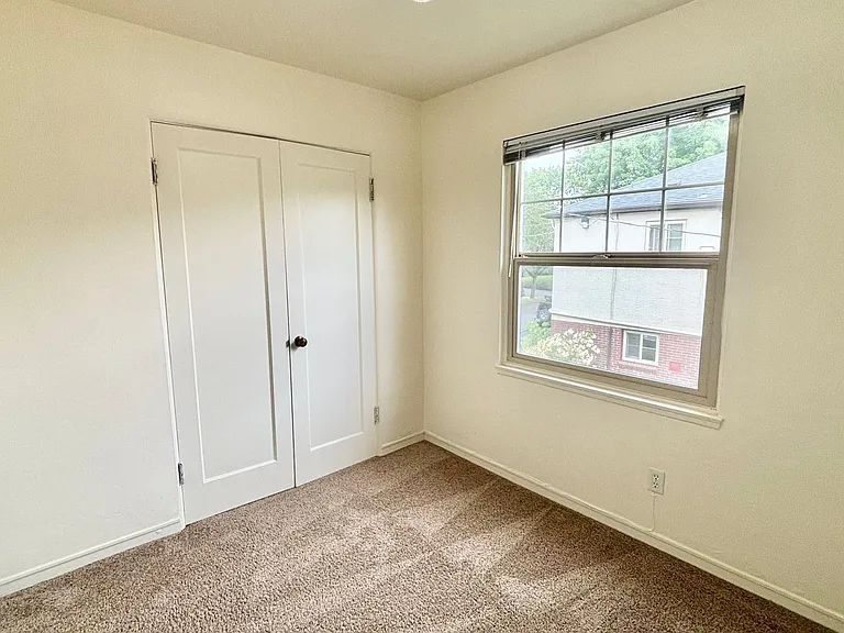 N0131 - Claremont Apartments — Photo 12