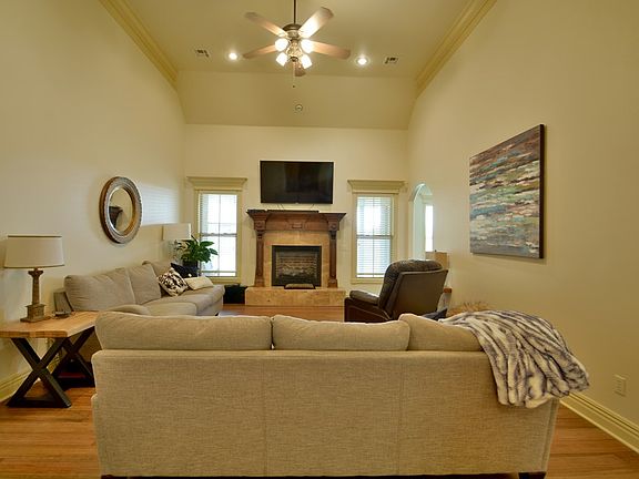 5th image of 6422 S 44th St