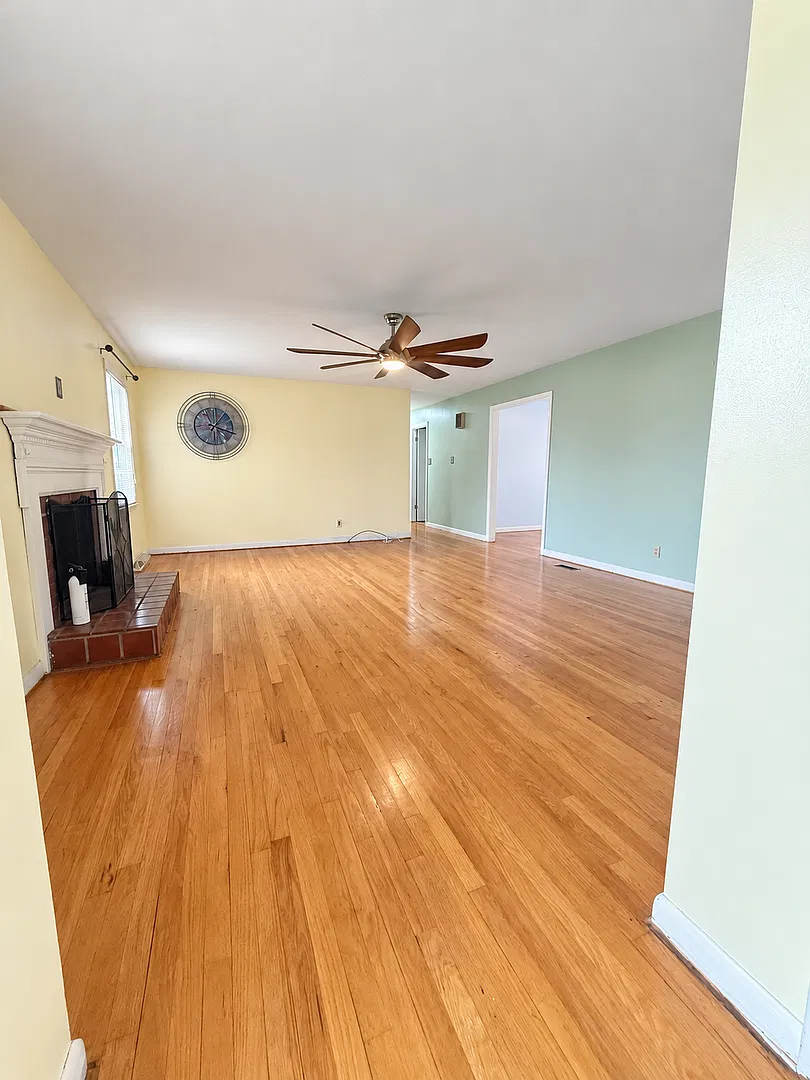 3 bedrooms- 1.5 bath home — Photo 3