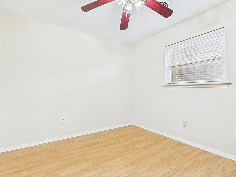4663 SE Brighton Dr — Photo 10