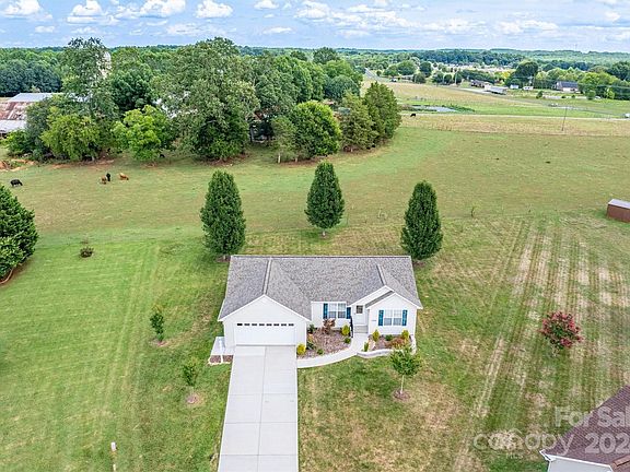 2nd image of 1592 Windy Holly Ln