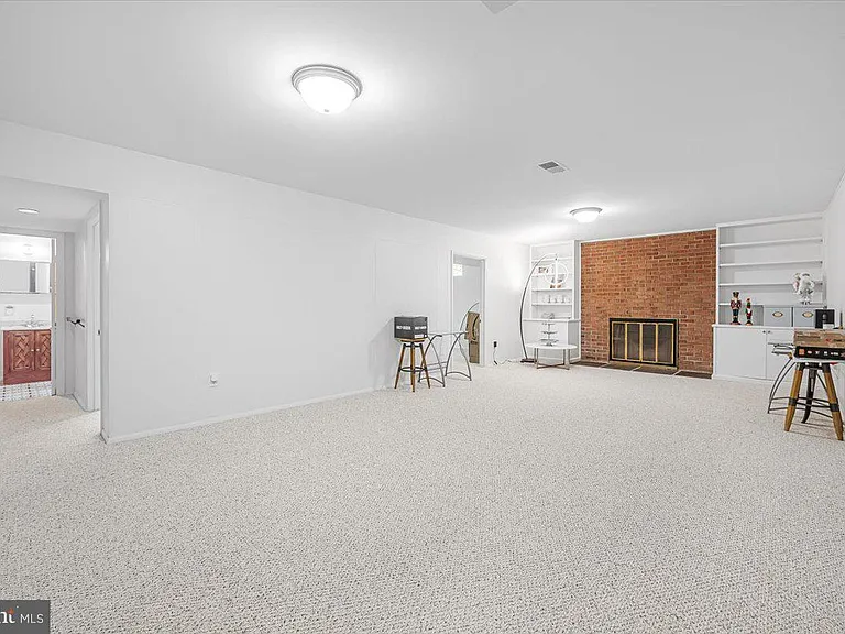 4025 N River St — Photo 39