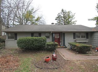 1020 Apple Tree Ln, Brookfield, WI 53005