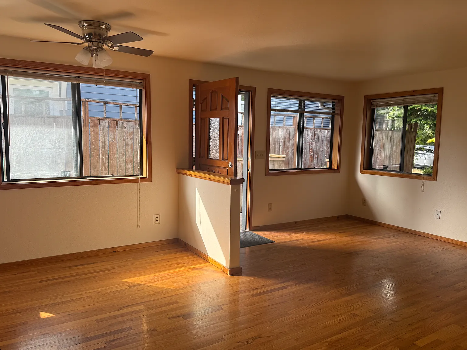 2 bed, 900 sqft, $2,100 — Photo 2