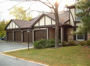 2980 Northampton Dr APT B1, Rolling Meadows, IL 60008