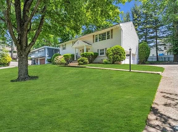 5th image of 10 Oak Ave #12