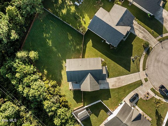 4th image of 305 Battery Park Ct