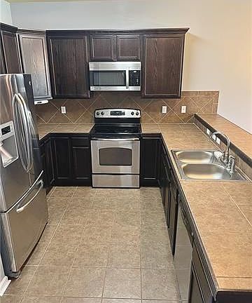 4th image of 28450 Holiday Dr
