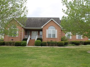 203 Hunters Ridge Dr, Tullahoma, TN 37388