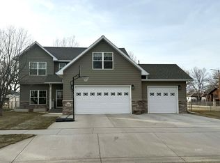 805 S Custer Ave, Miles City, MT 59301