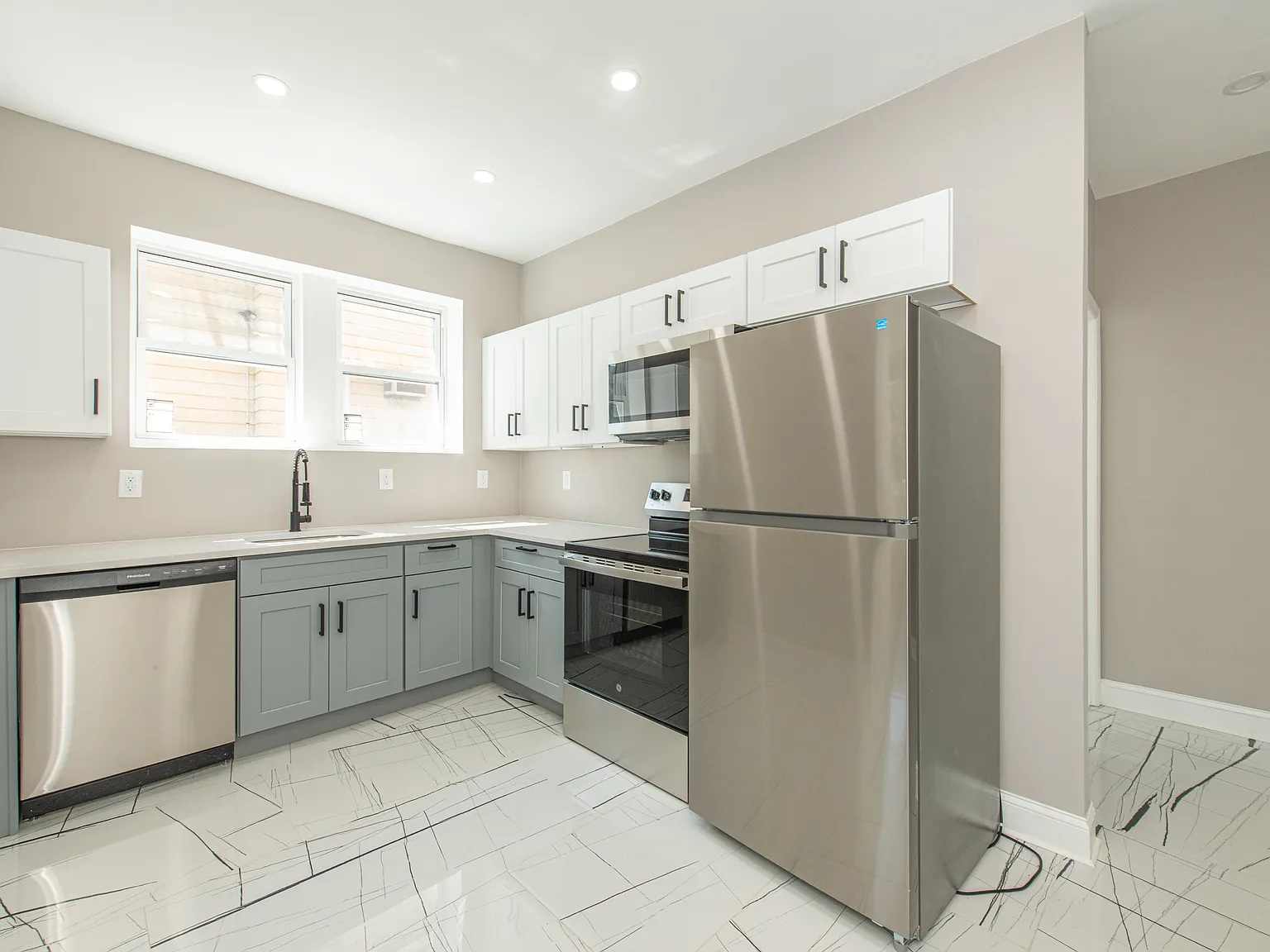 2 bed, 540 sqft, $2,400 — Photo 1