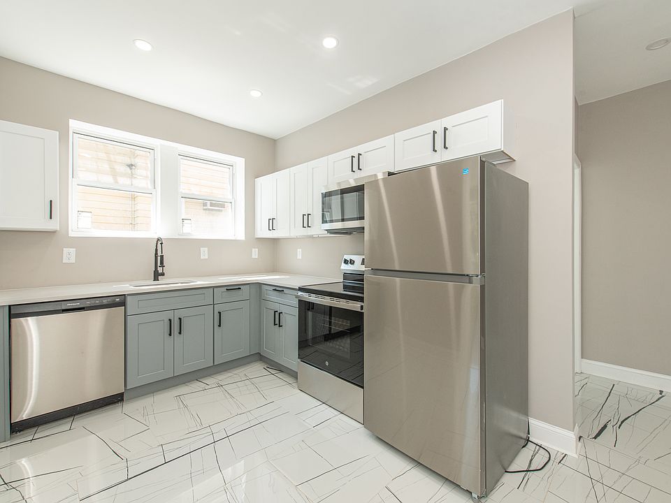 1st image of 10 Alyea Ter APT 2