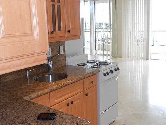 5th image of 555 NE 15th St APT 520